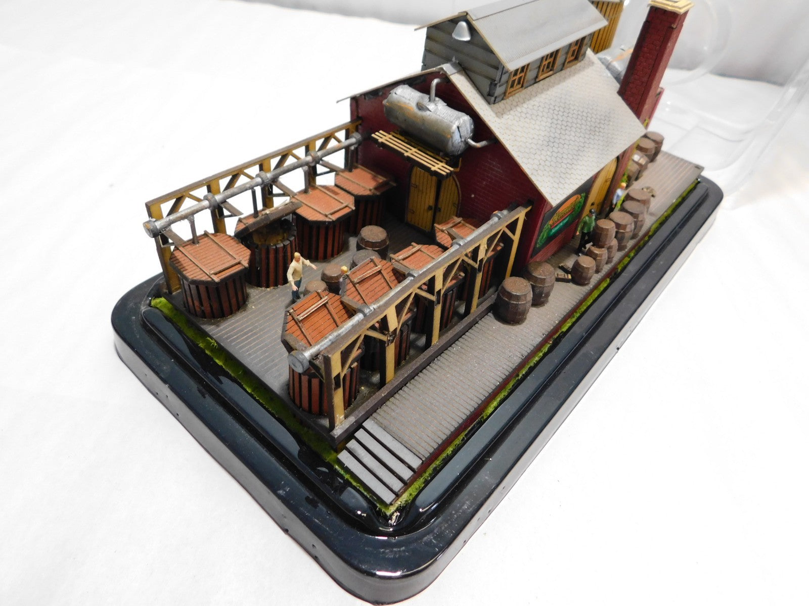 Menards Gold Line Collection 279-5003 HO Scale Herman's Sauerkraut Factory 2