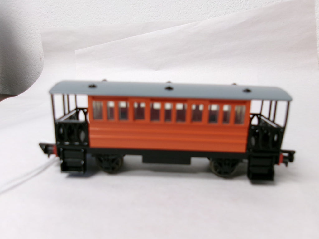HO Scale Bachmann Deluxe Henrietta Coach Thomas & Friends #77028 Rolling Stock0