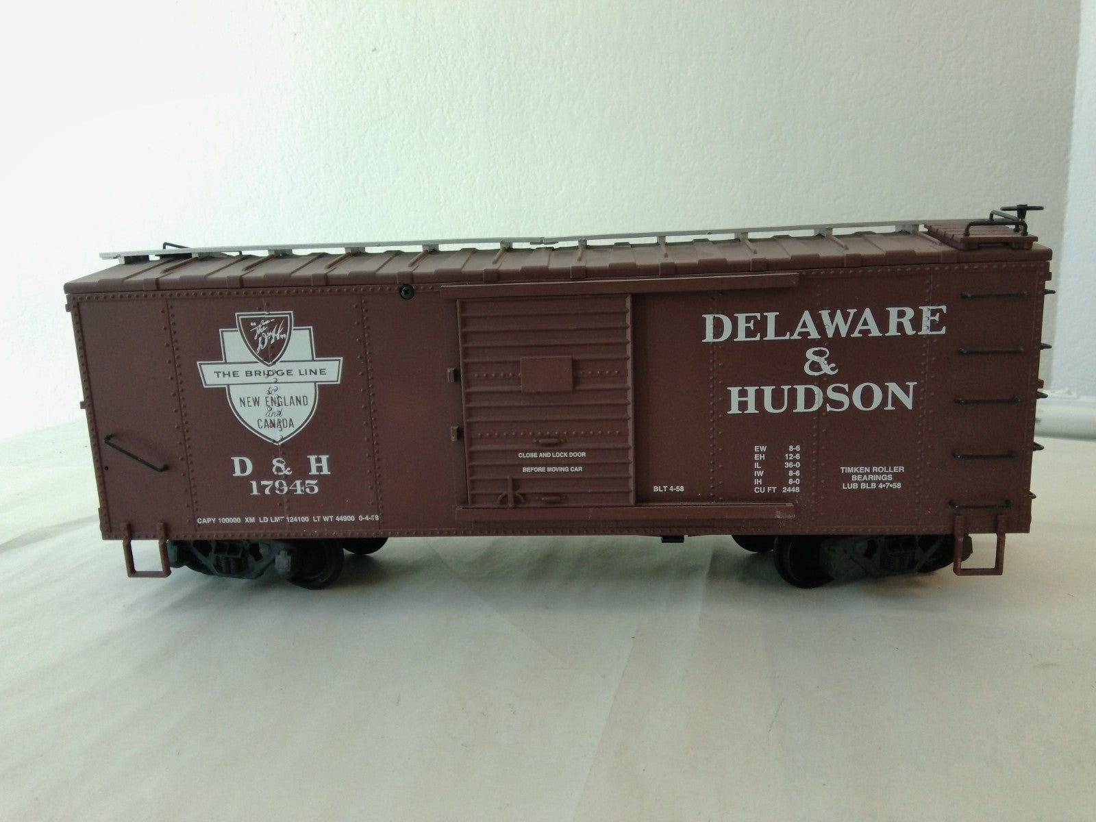USA Trains R19107A G Scale Steel Box Car Delaware & Hudson #179450
