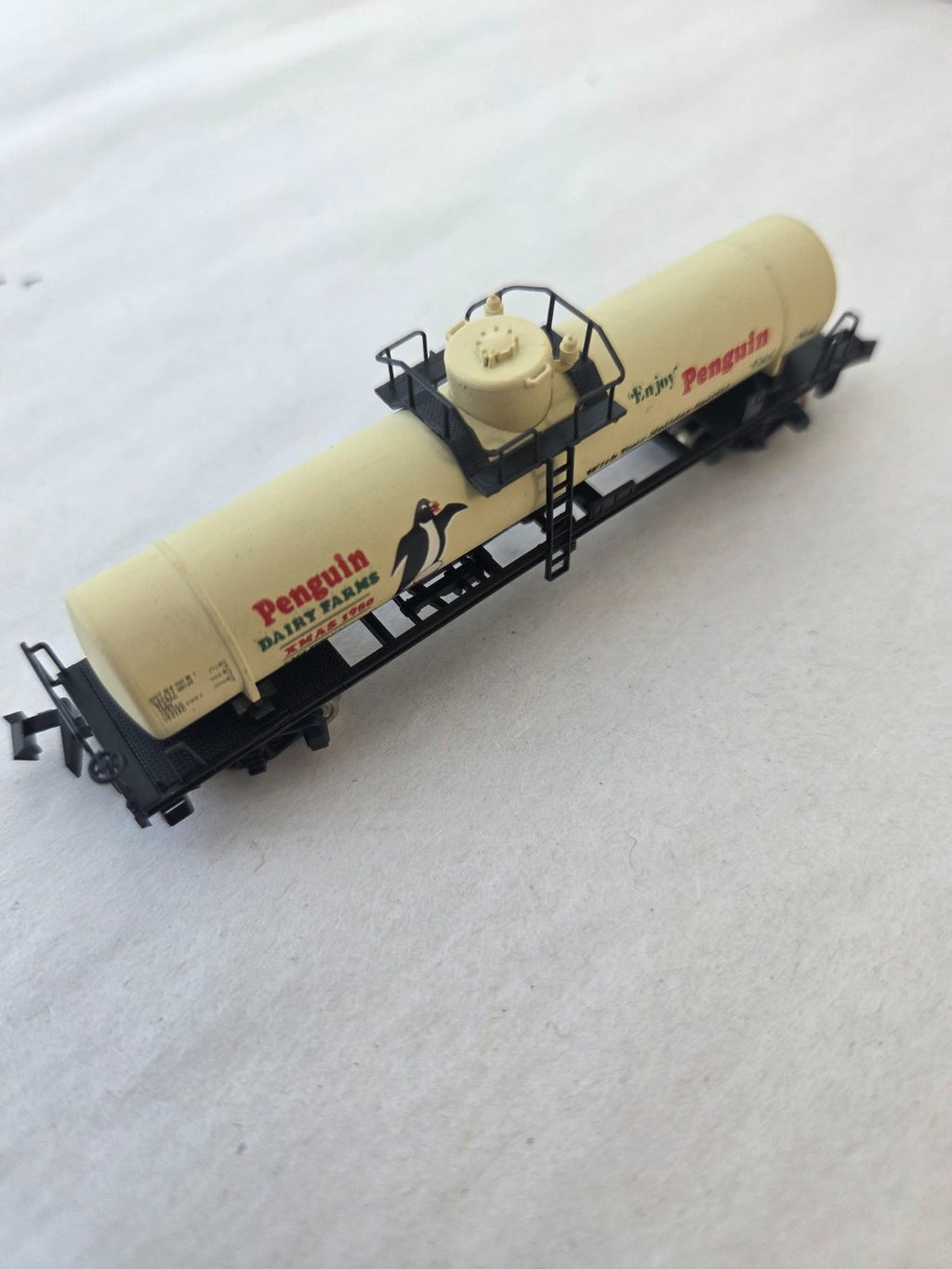 Con-Cor #8011 N Scale 1980 Con Cor Christmas Car "Penguin Dairy Farms"5