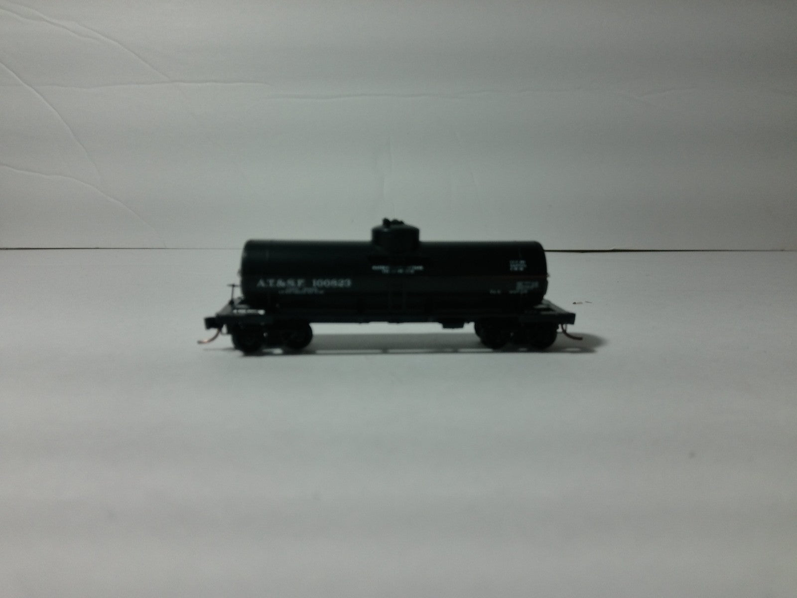 Micro Trains 65010 N Scale Atchison Topeka and Santa Fe #100823 Tanker1