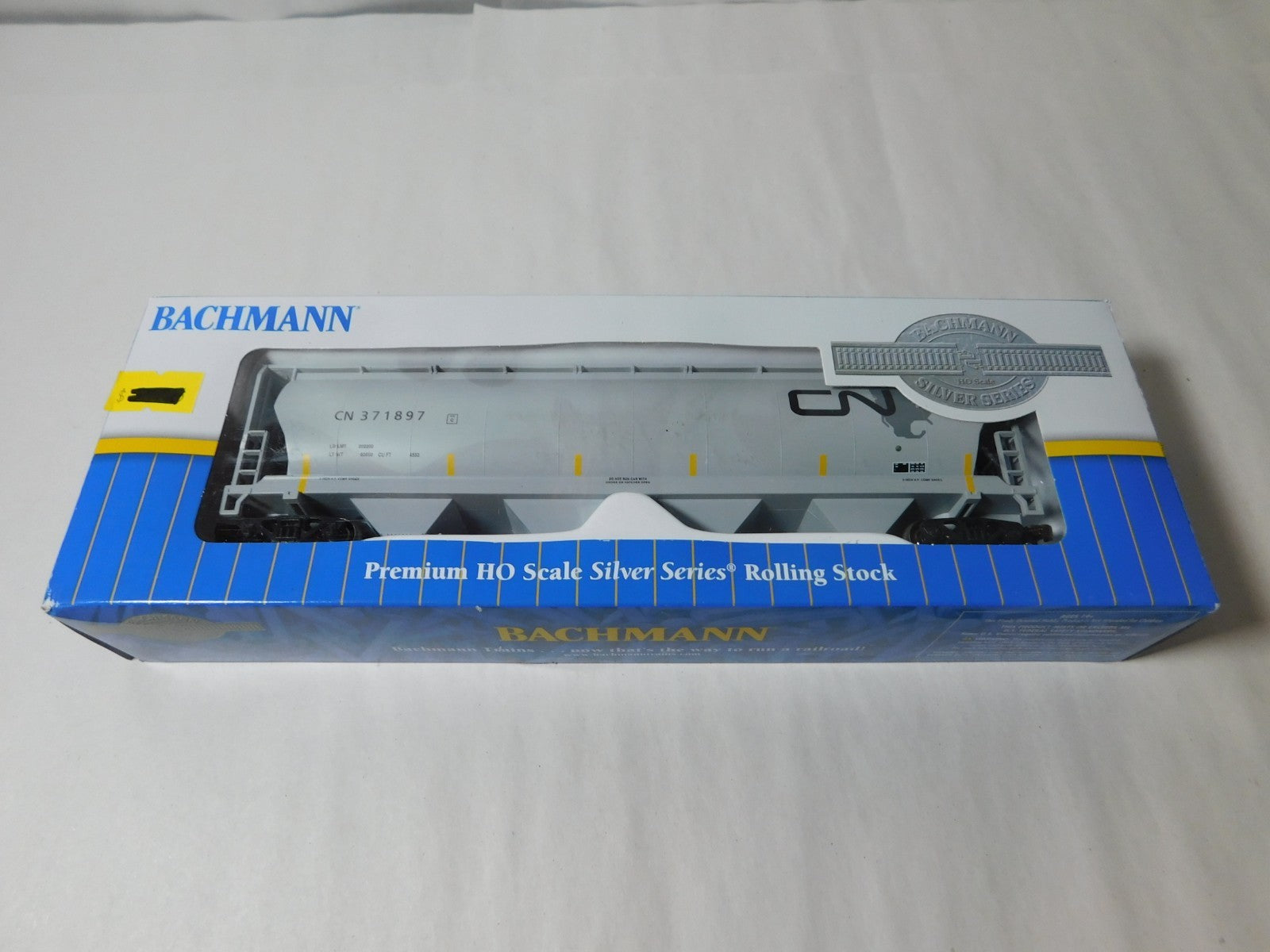Bachmann 19145 HO Scale Clyindrical Grain Hopper, CN North American Logo #3718971