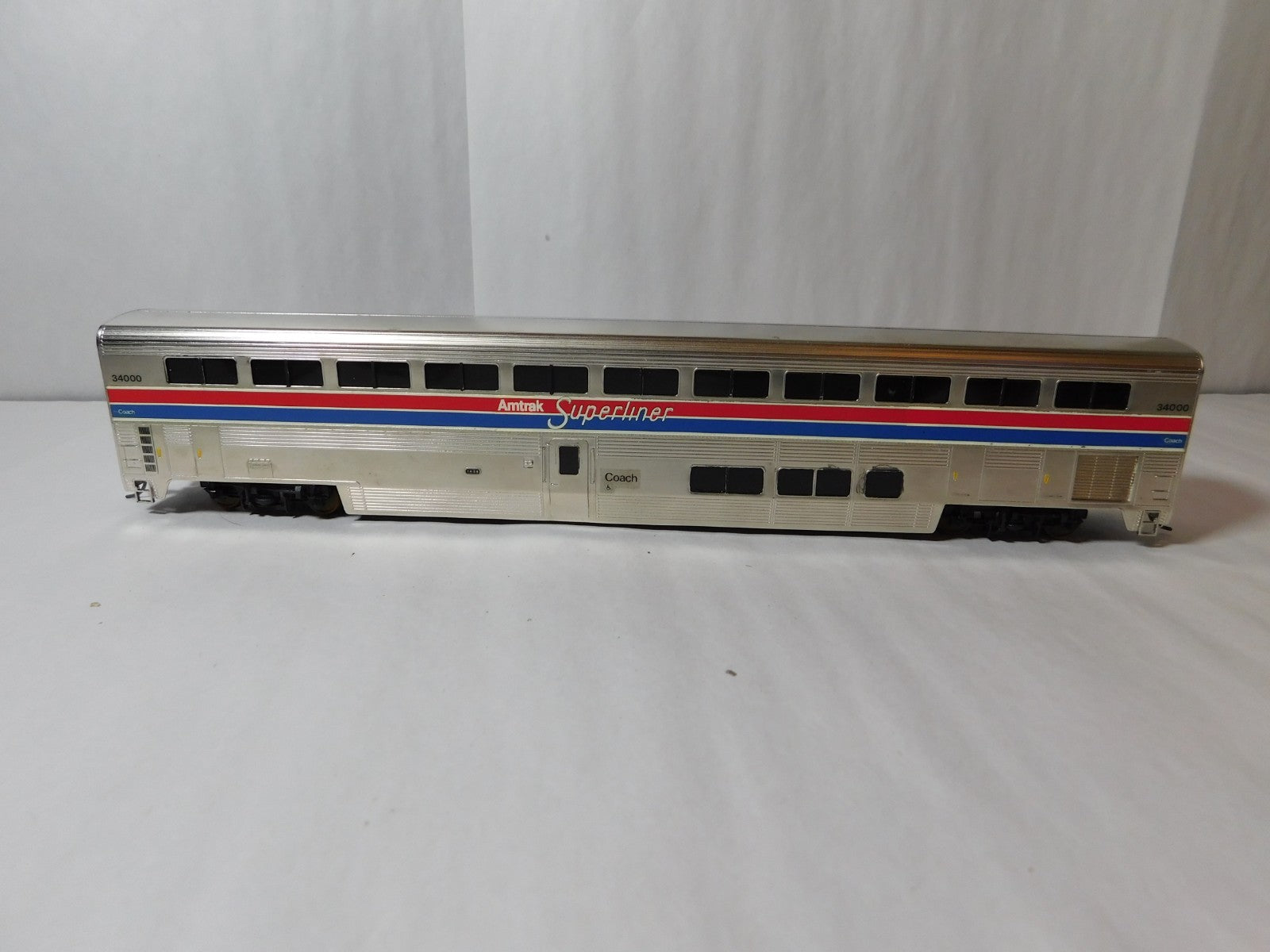 PFM Samhongsa PH II C HO Scale Amtrak Superliner, Coach #34000 BRASS0