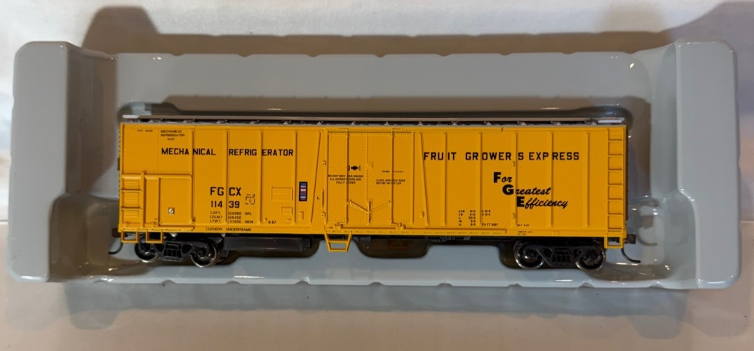 Athearn HO 50' Fruit Growers Mechanical Express Reefer #75721