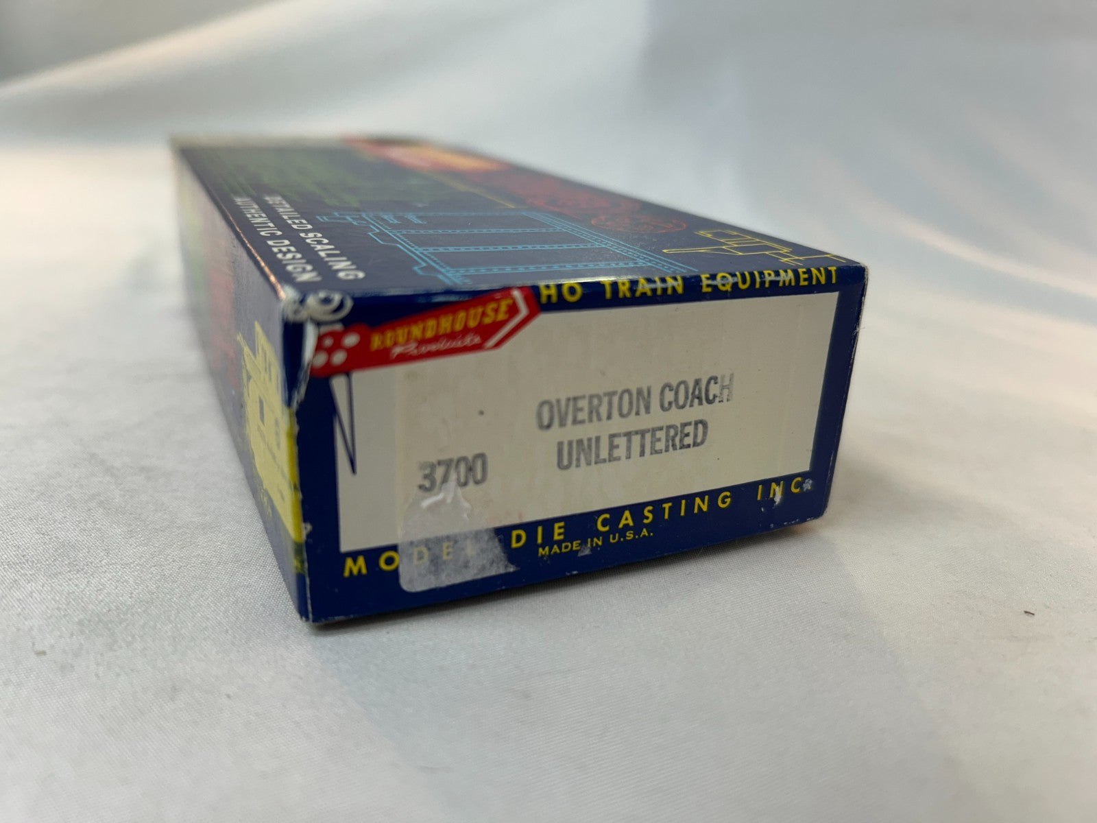 Roundhouse Products 3700 HO Scale Overton Coach Unlettered Kit #3011