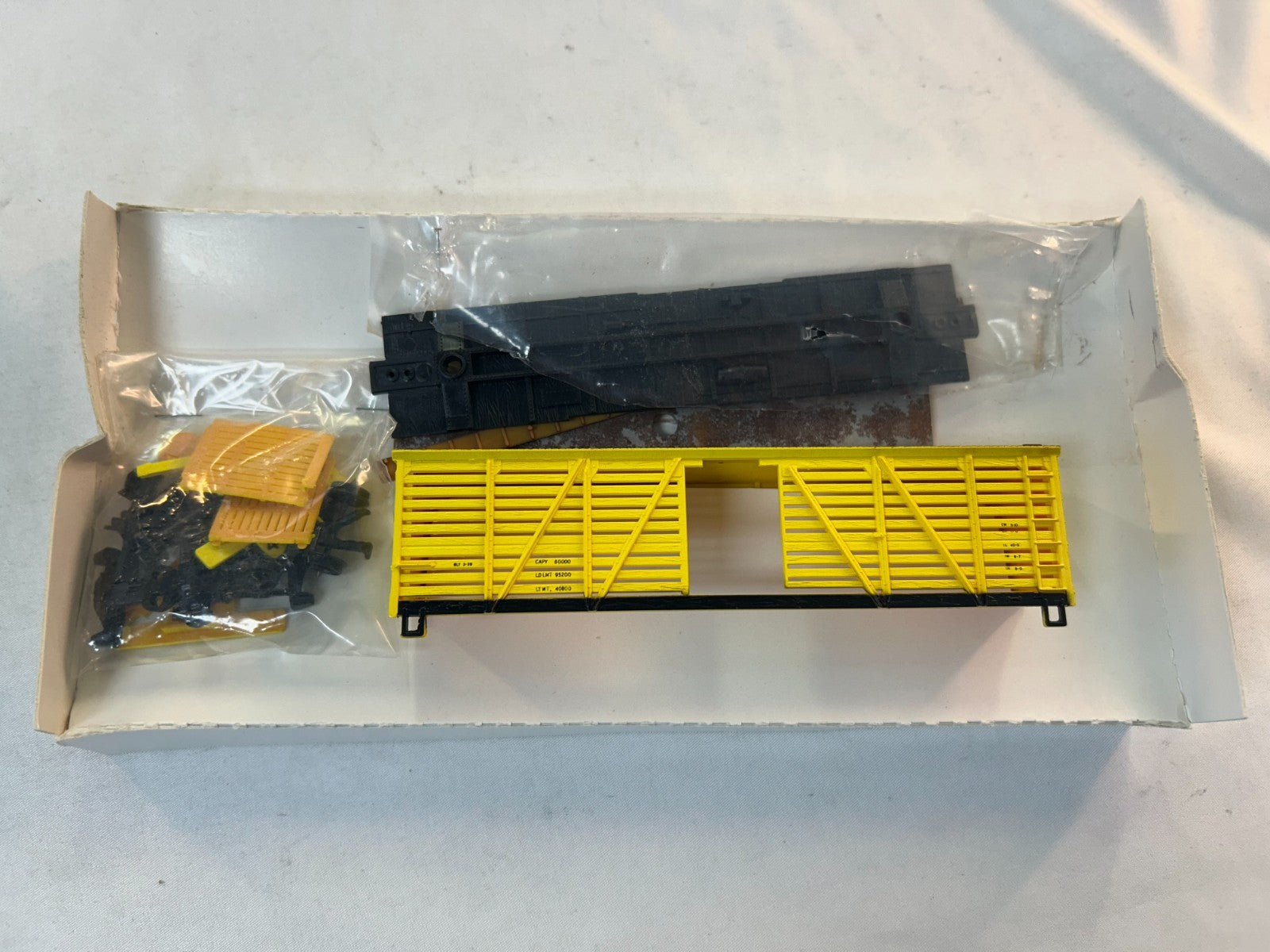 Mantua 835-077 HO ScaleHeavies Series Woodstock Car Kit, MKT1