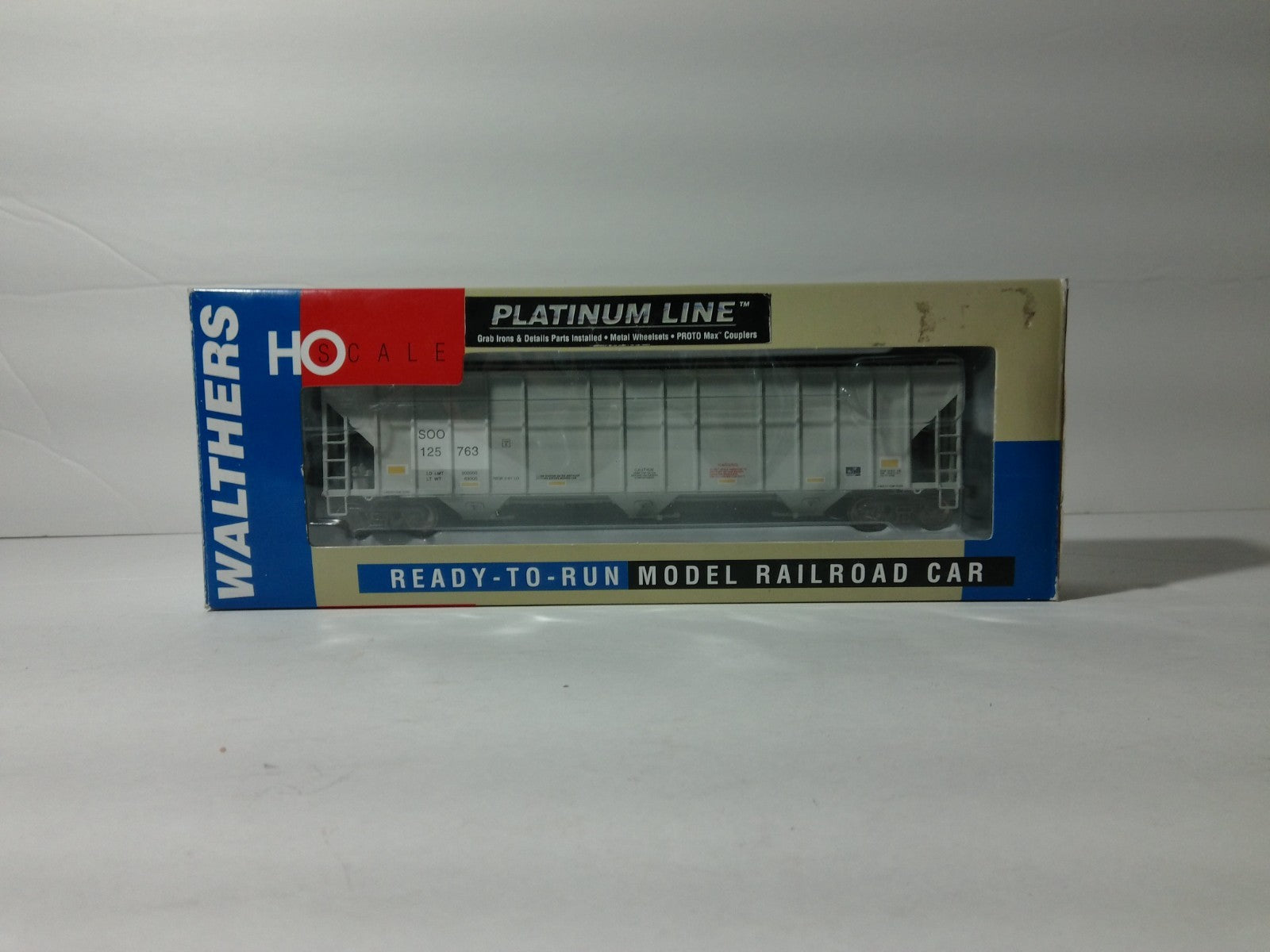 Walthers 932-41206 HO Scale Covered Hopper Soo Line #1257632