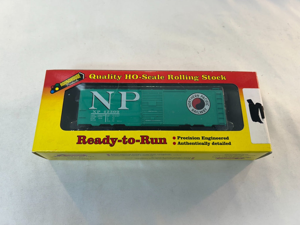 Roundhouse Products 20415 HO Scale R-T-R AAR Single Door Boxcar, NP #423091