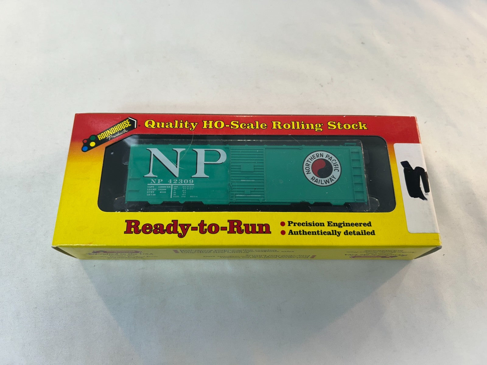 Roundhouse Products 20415 HO Scale R-T-R AAR Single Door Boxcar, NP #423091