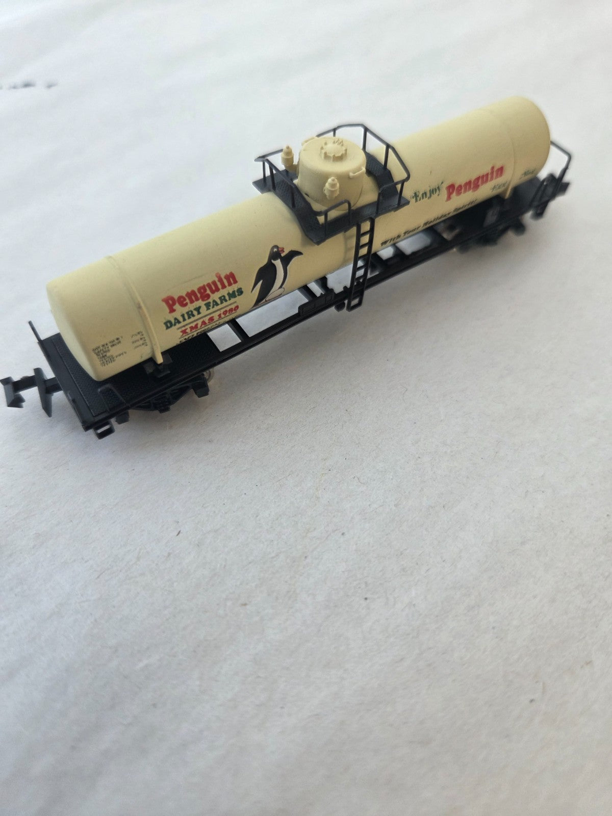 Con-Cor #8011 N Scale 1980 Con Cor Christmas Car "Penguin Dairy Farms"4