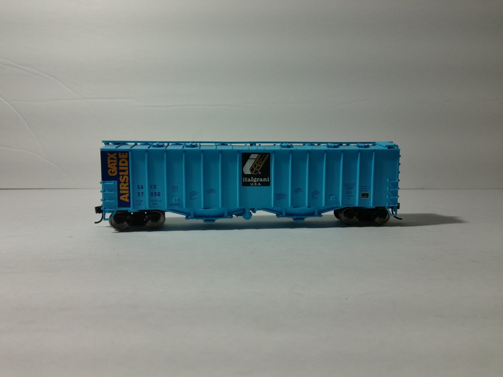 Walthers 932-3724 HO Scale 50' Aireslide Covered Hopper GACX #563540