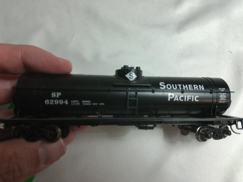HO Scale Bachmann Southern Pacific Tank Car SP #62994 - Freight Car - Used0