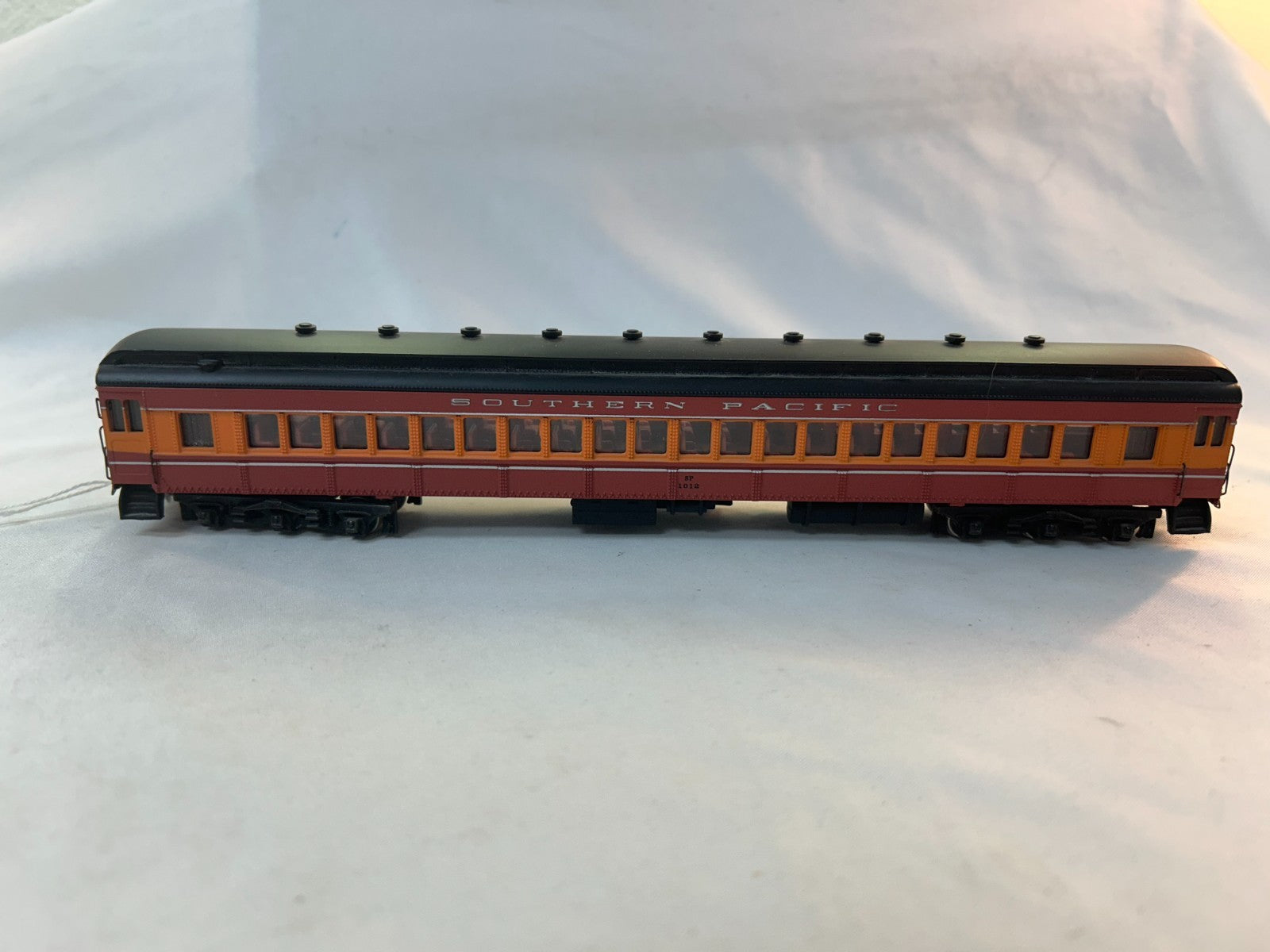 Bachmann Spectrum 89132 HO Scale Heavyweight Passenger Coach, SP Daylight #10120