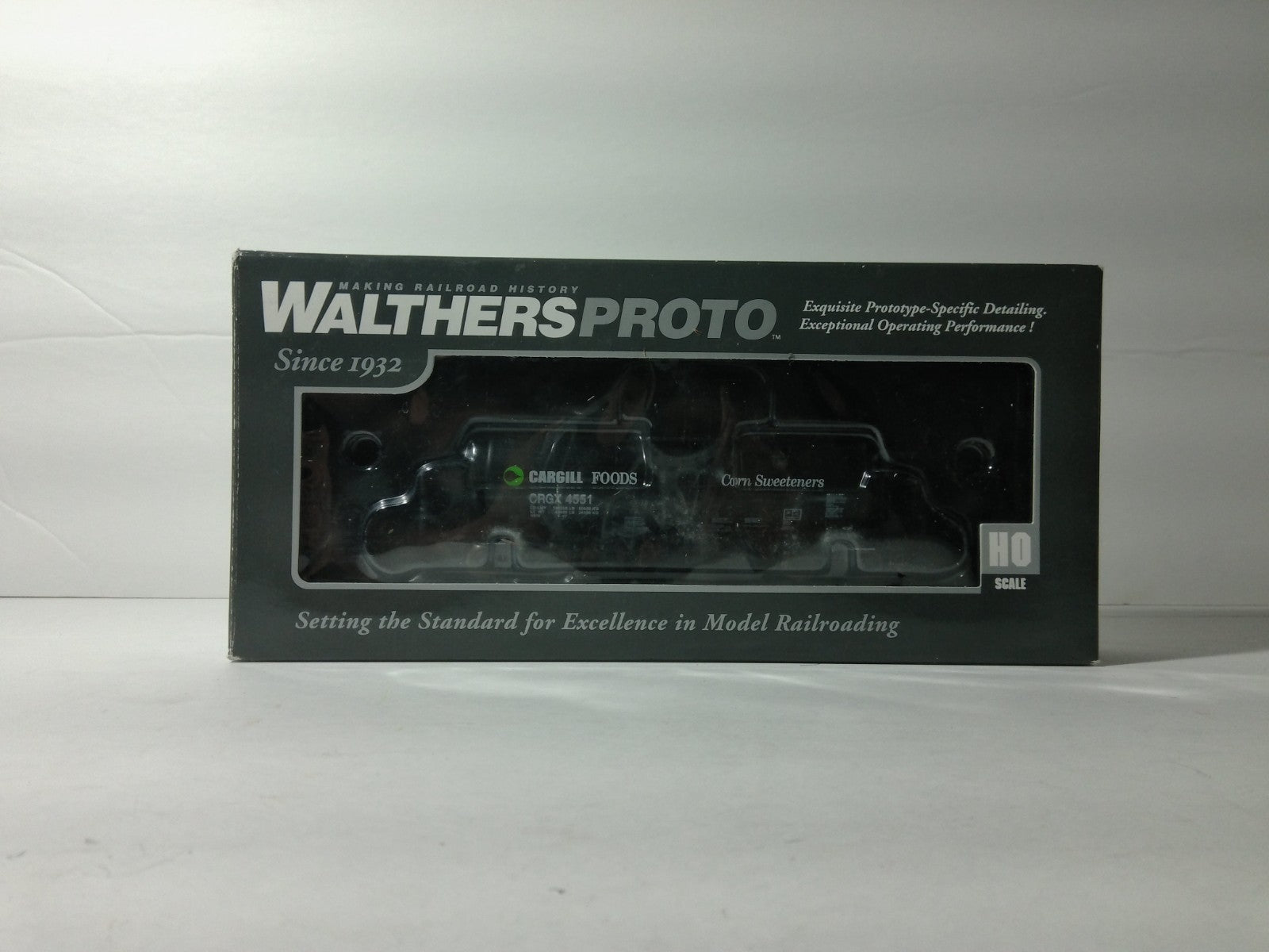 Walthers 920-100104 HO Scale Funnel-Flow Tank Car Cargill #45412