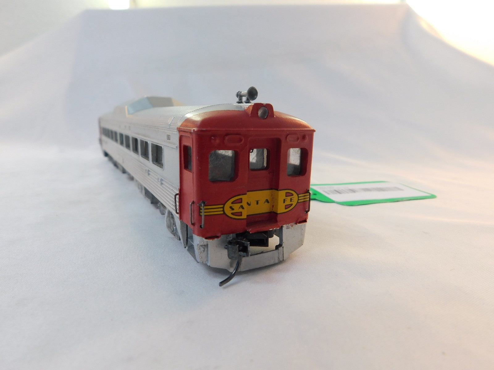 Athearn DC-191 HO Scale Locomotive, Santa Fe Coach2