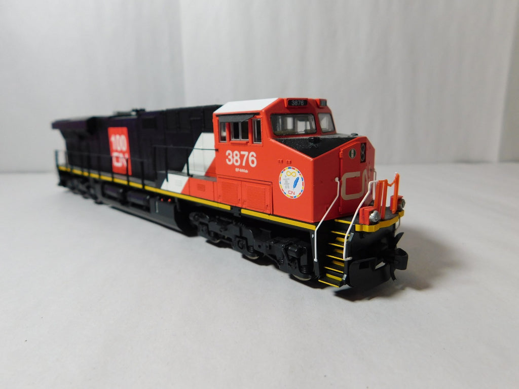 Walthers 910-20200 HO Scale GE ES44AC Evolution Locomotive DCC + Sound, CN #38764