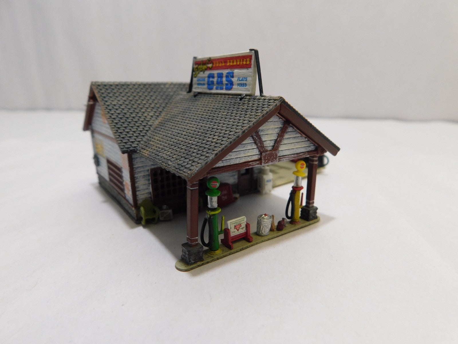 Woodland Scenics BR4935 N Scale Structure, Ethyl's Gas & Service2