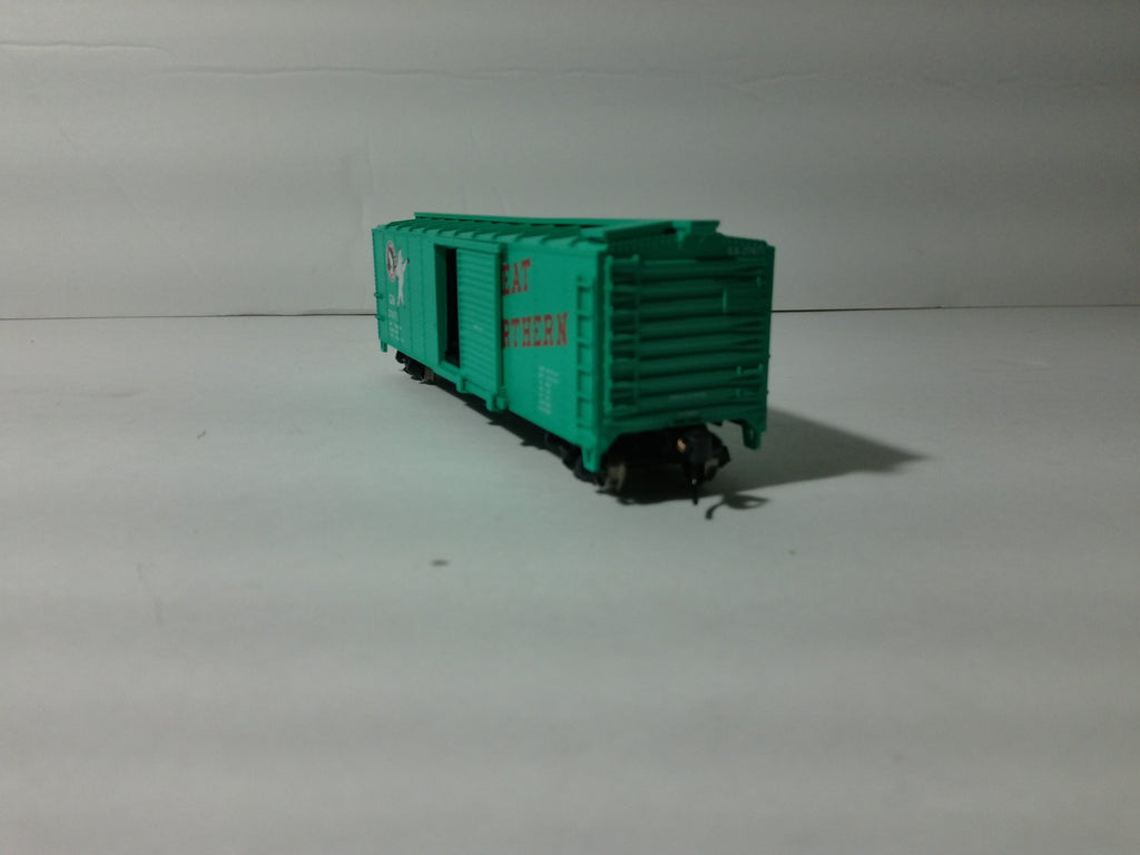 Walthers 910-1506 HO Scale Steel Boxcar W Dreadnaught Ends Great Northern #274716