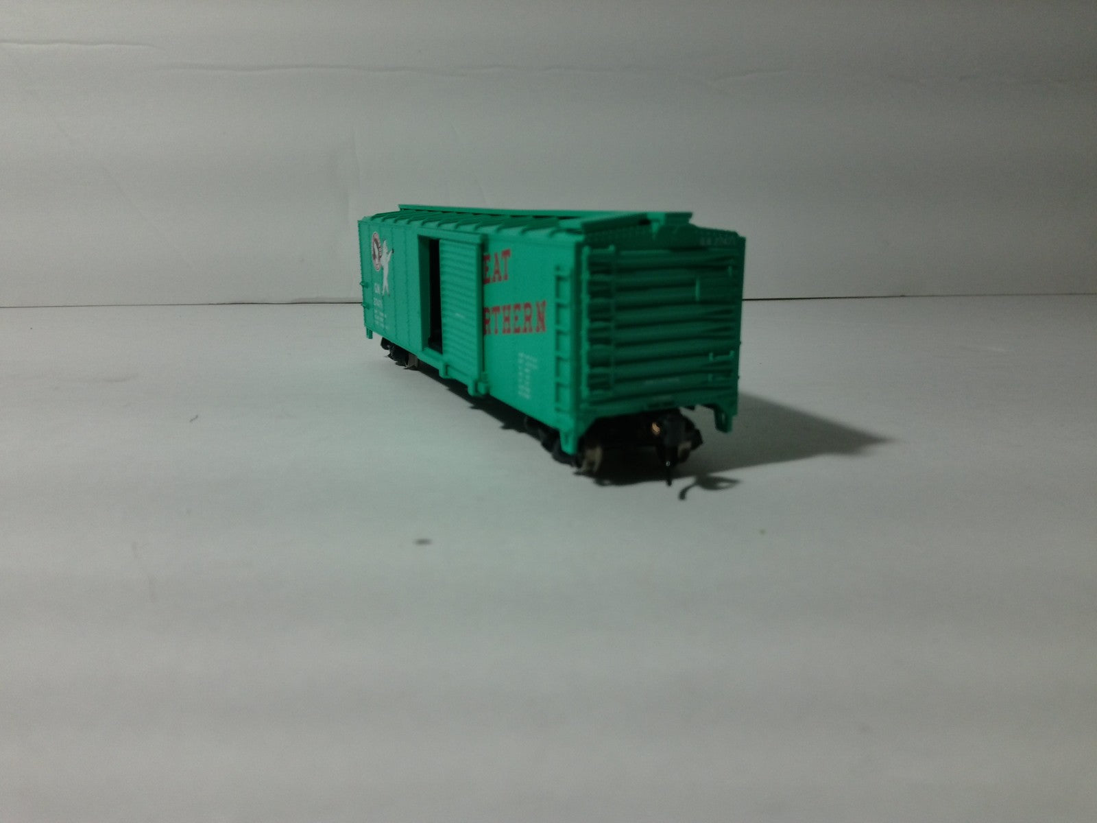 Walthers 910-1506 HO Scale Steel Boxcar W Dreadnaught Ends Great Northern #274716