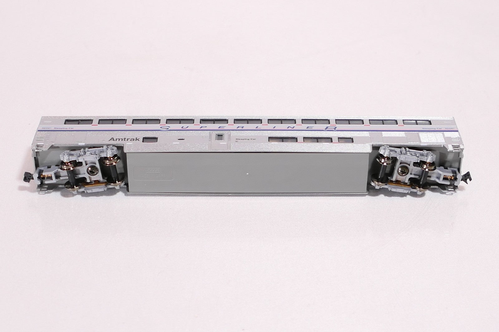 Kato 106-3504 N Scale Amtrak Superliner Passenger Car Phase IV Set A (4 Car Set)4
