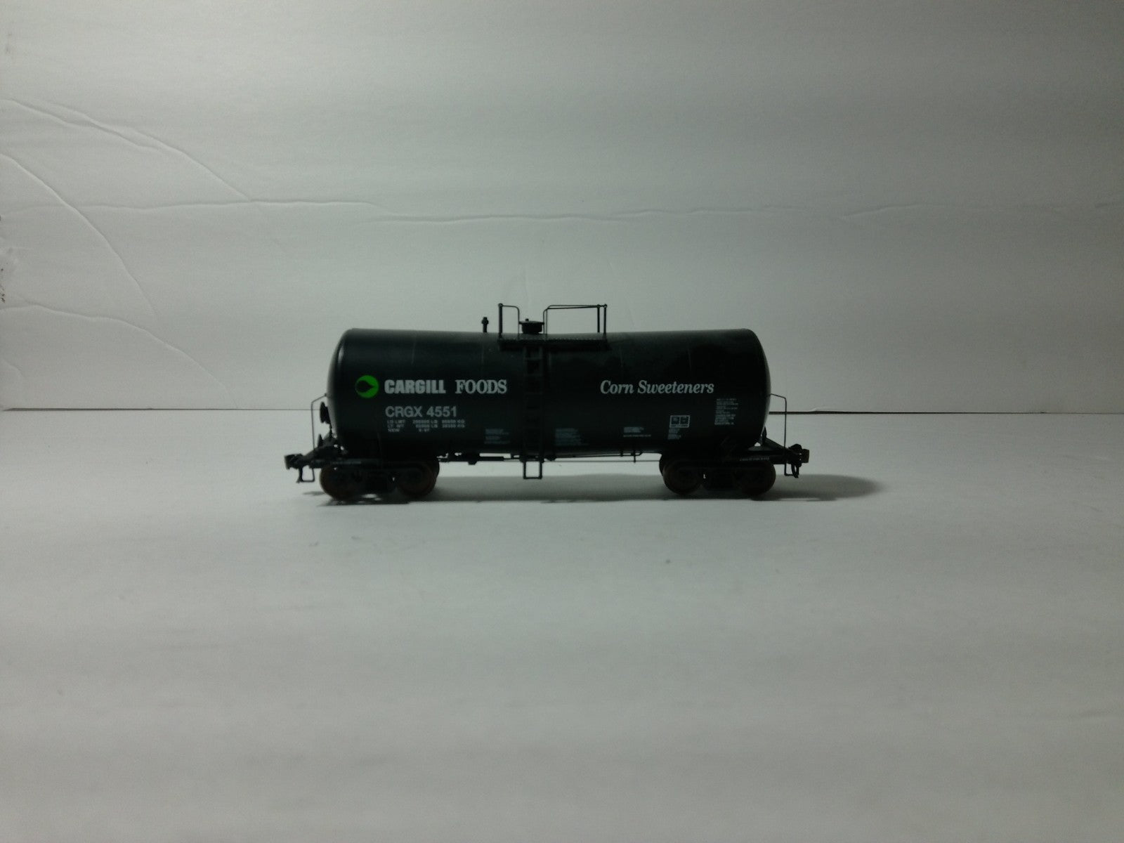 Walthers 920-100104 HO Scale Funnel-Flow Tank Car Cargill #45411