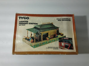 Tyco 906 HO Scale Lighted Freight Station Fully Assembled And Decorated