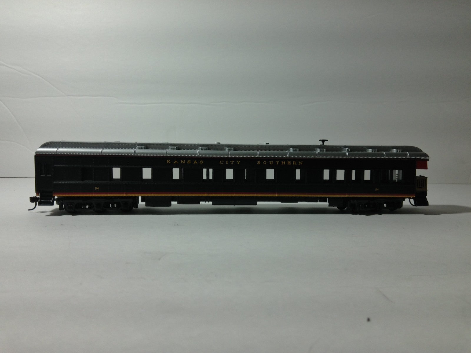 IHC 49324 HO Scale Kansas City Southern Observation Heavyweight #541
