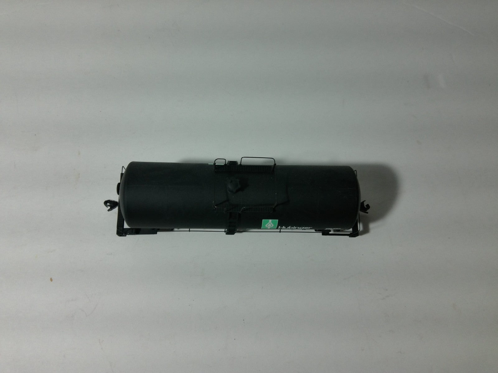Walthers 932-7222 HO Scale Tank Car Hubinger UTLX #656854