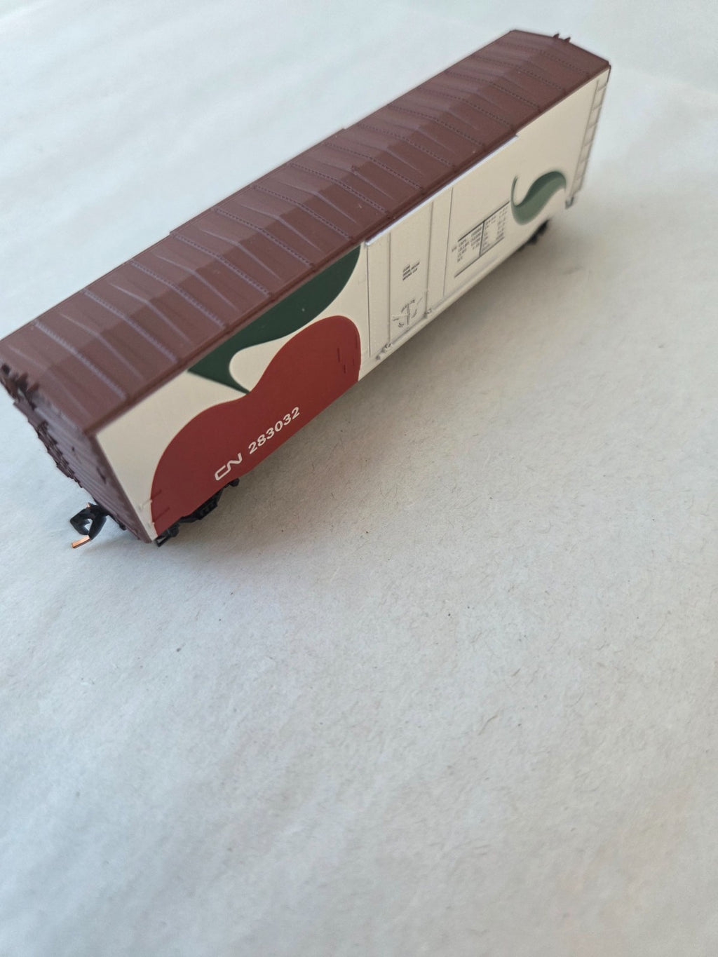 Micro Trains #38340 50' Standard Boxcar Plug Door "Canadian National 283032"5