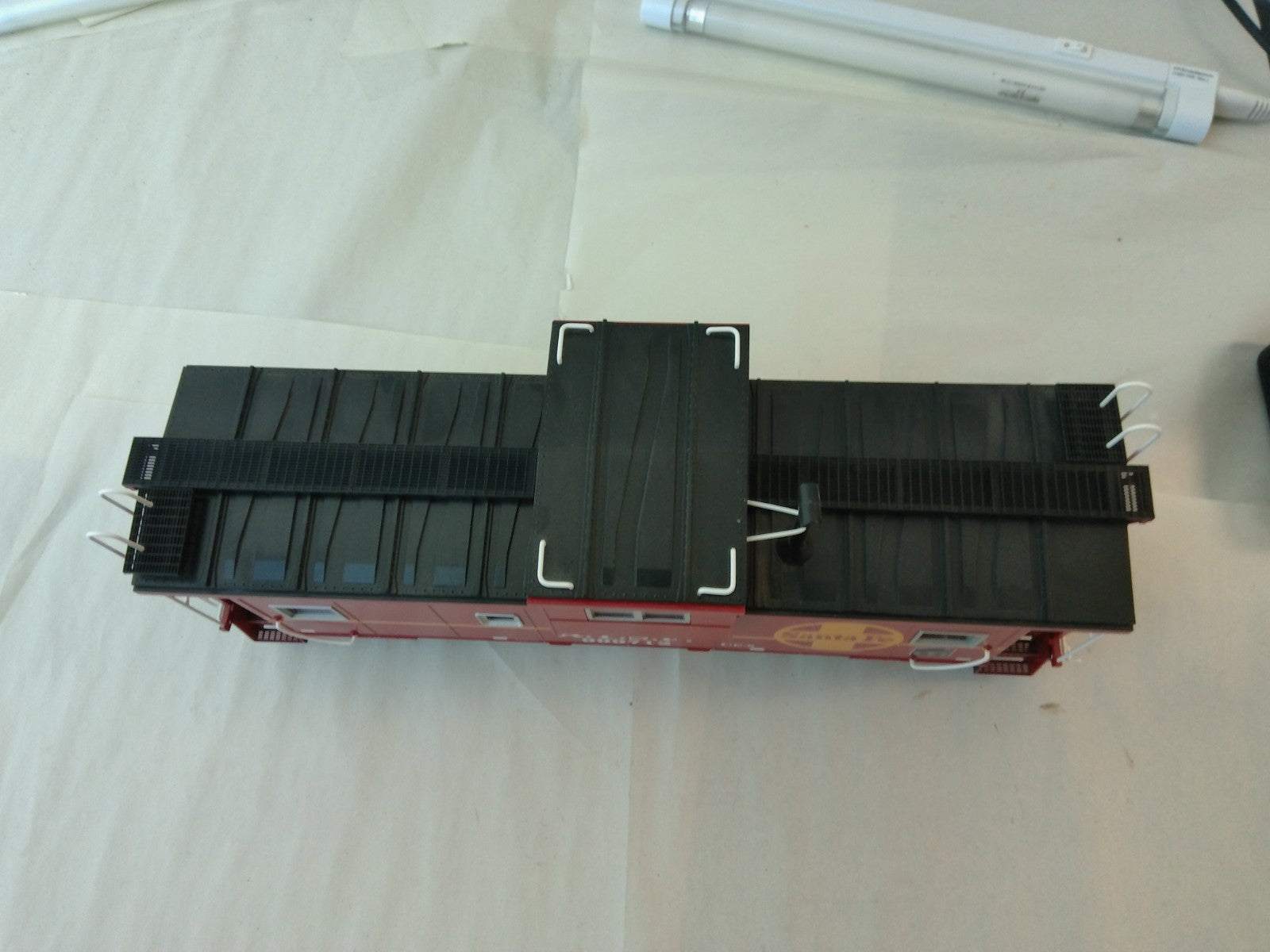 USA Trains R12101A G Scale Extended Vision Caboose Santa Fe #9997114