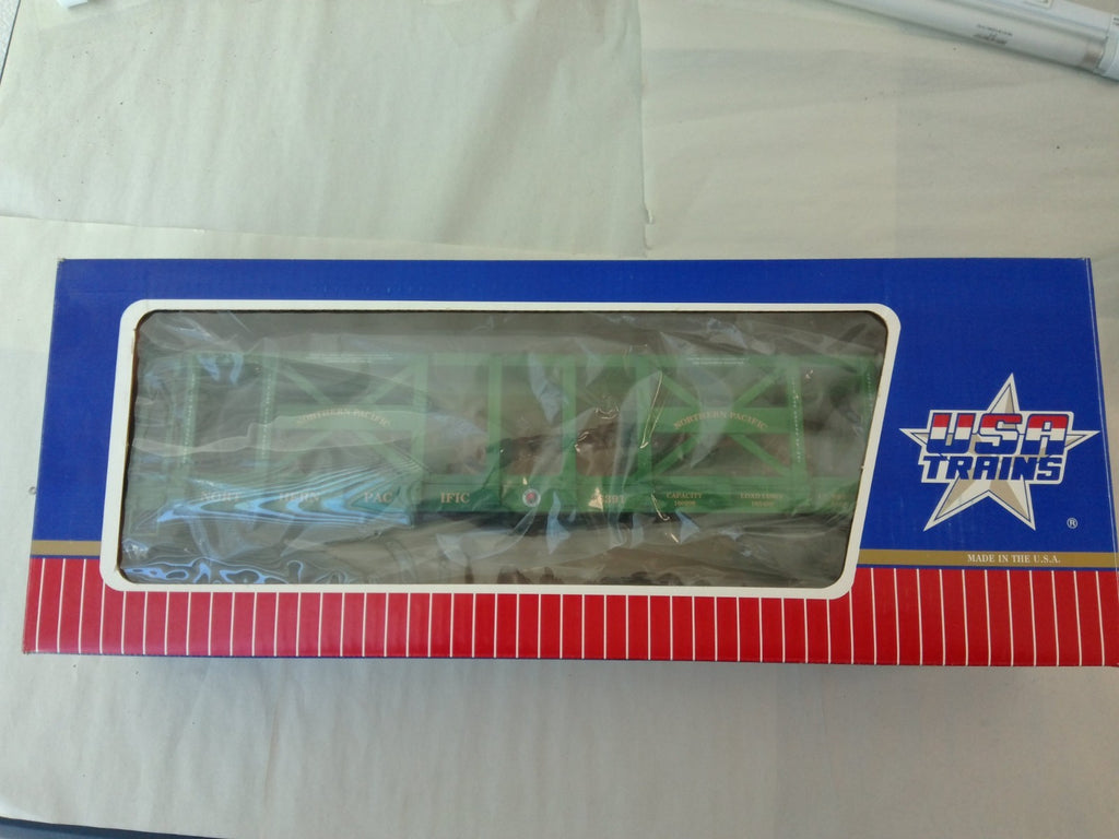 USA Trains R17231 G Scale Auto Carrier Northern Pacific2