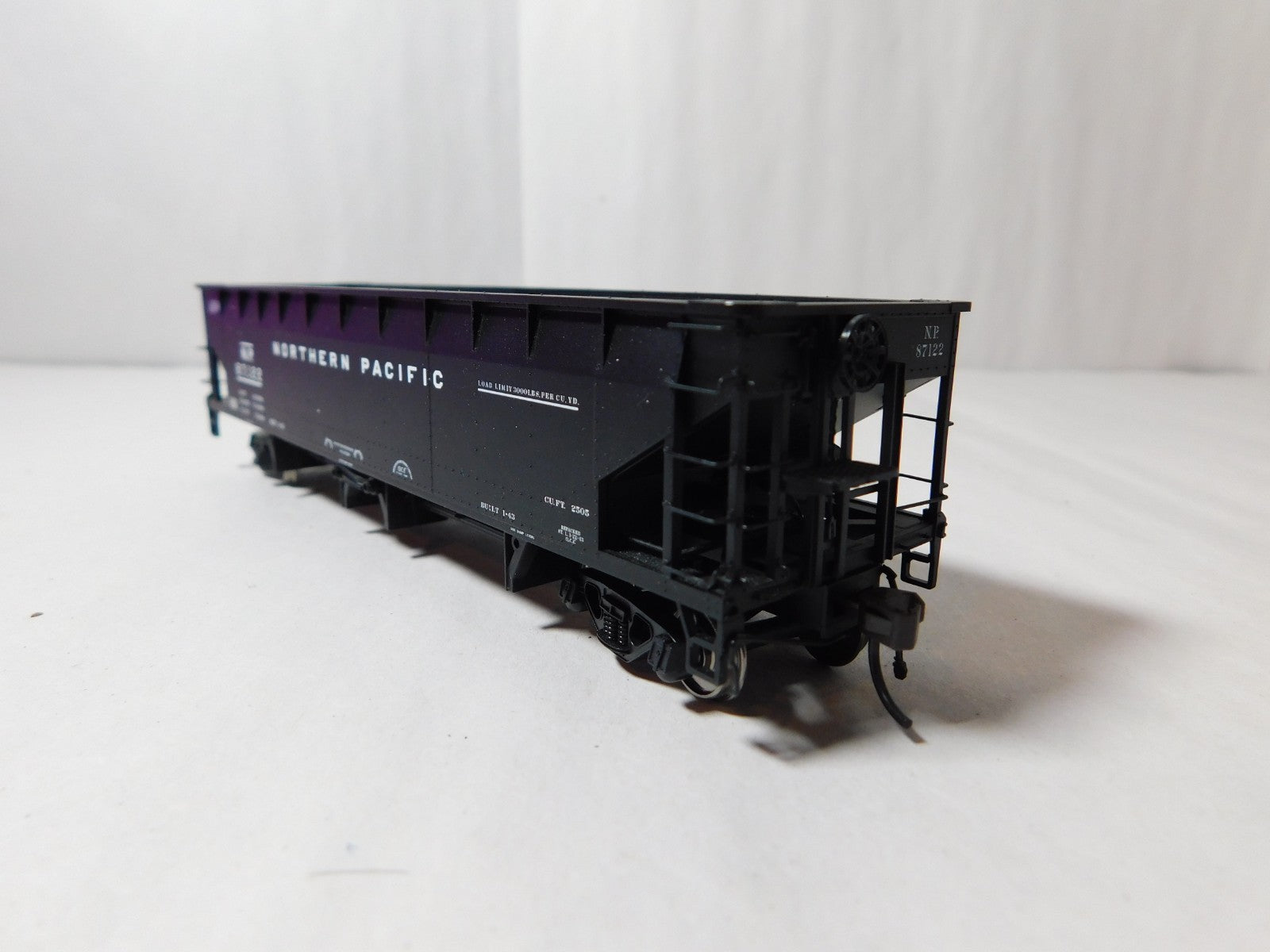 Atlas 1153-10 HO Scale Hart Ballast Hopper Car, Northern Pacific #871224