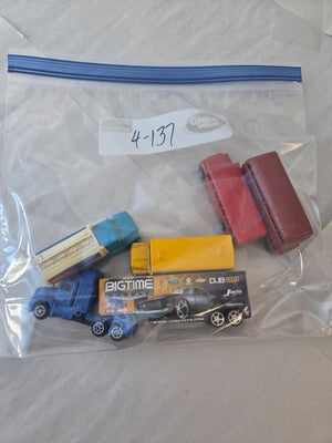 Grab Bag Lot #4-137 HO Scale Cars 5 Pieces