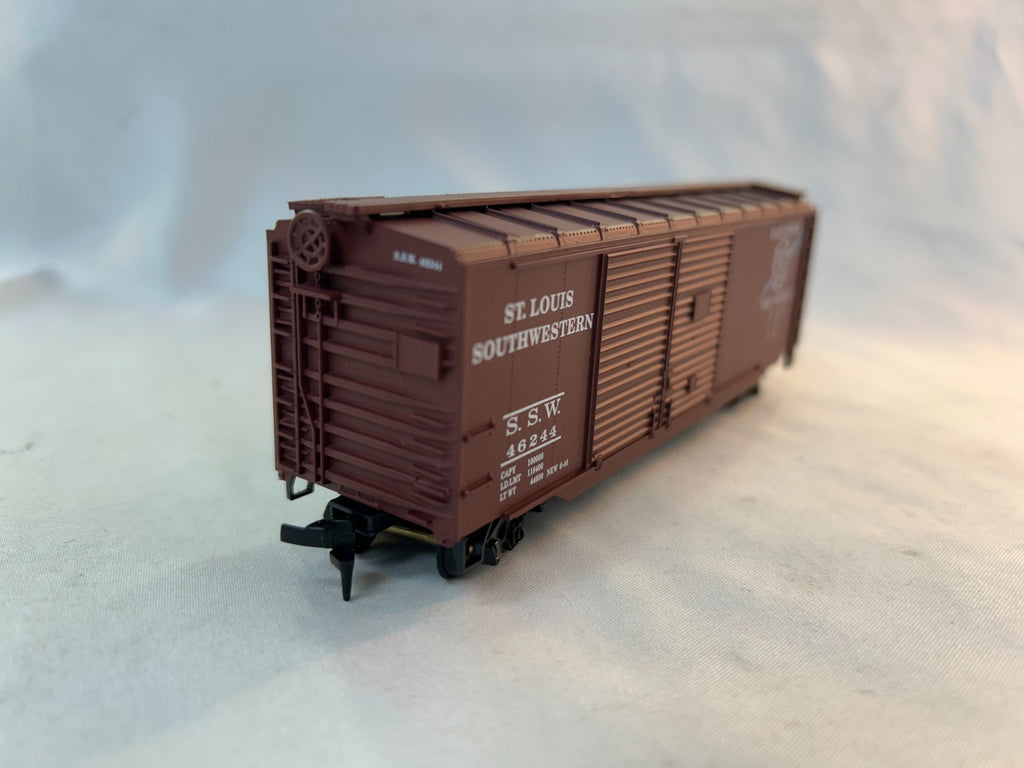 Roundhouse 20607 HO Scale R-T-R 40' AAR Double Door Boxcar, SSW #462443