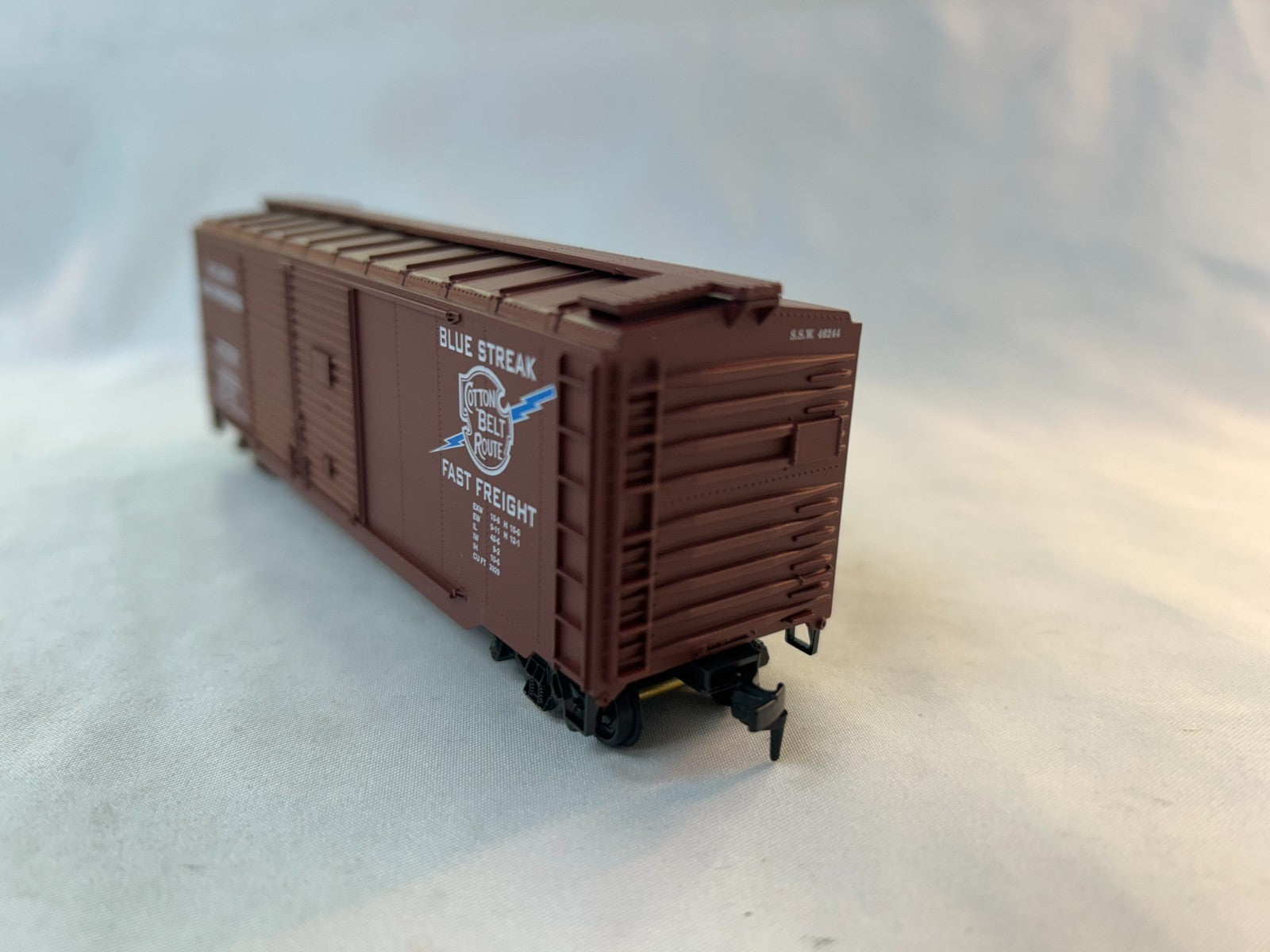 Roundhouse 20607 HO Scale R-T-R 40' AAR Double Door Boxcar, SSW #462444