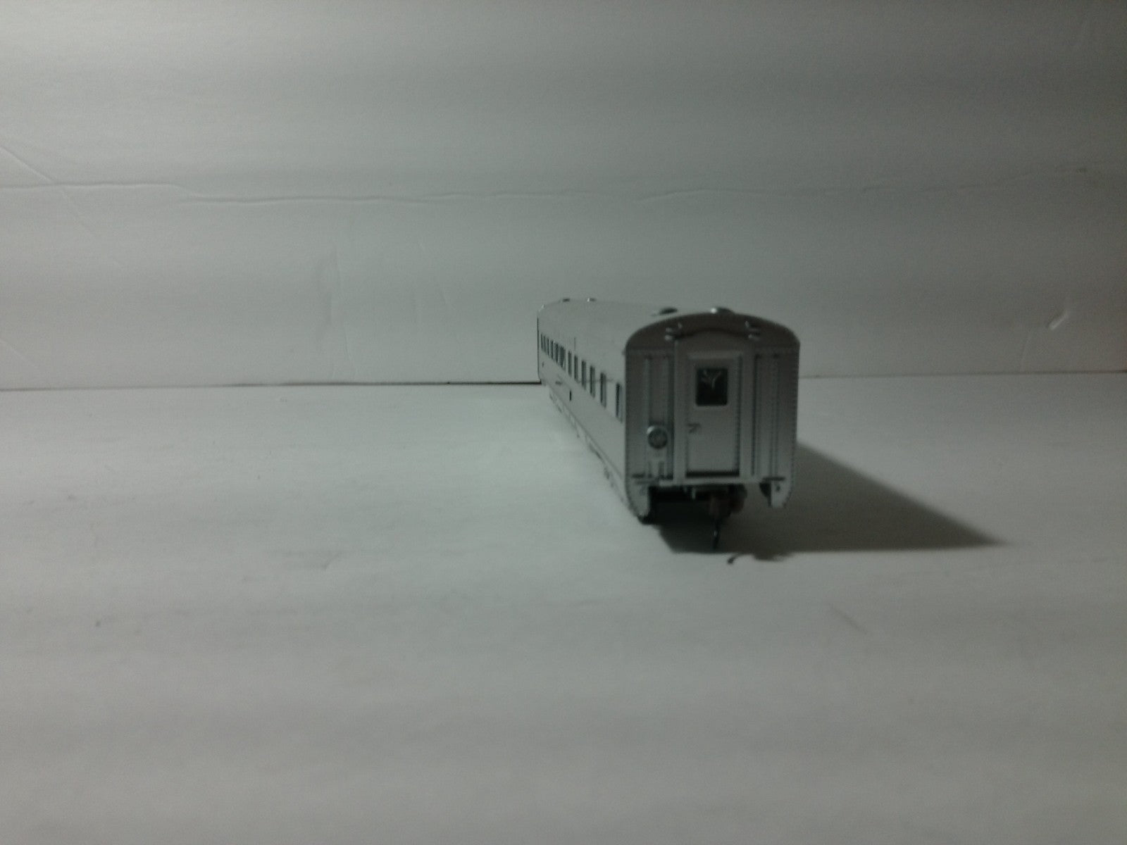 Athearn 7922 HO Scale Rock Island Streamline Passenger Diner4