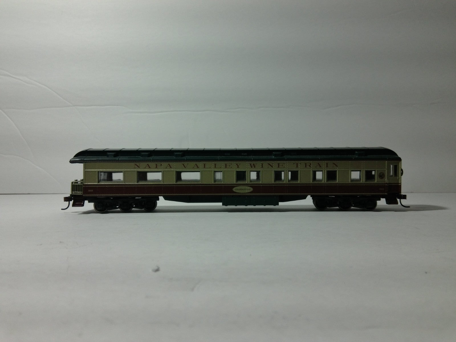 Athearn 8505 HO Scale Napa Valley Observation Car Chardonnay #10180