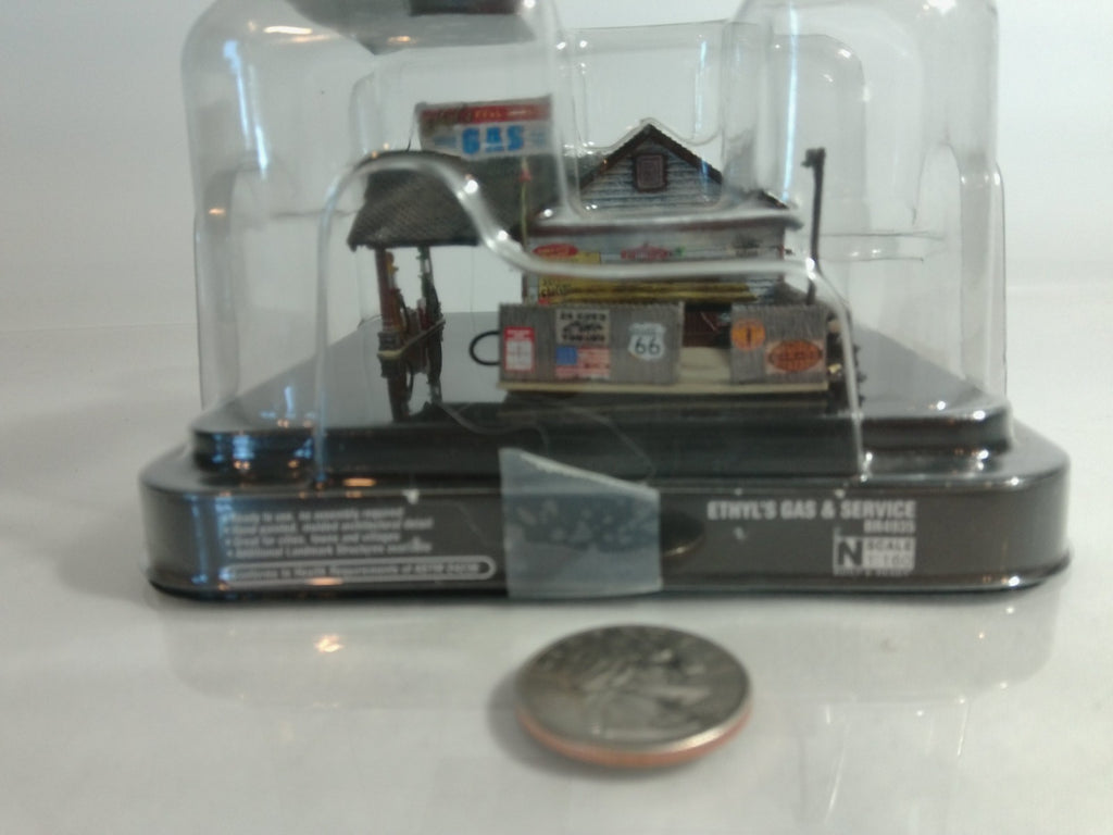 Woodland Scenics BR4935 - N Scale Ethyl's Gas & Service ~ LEDs3