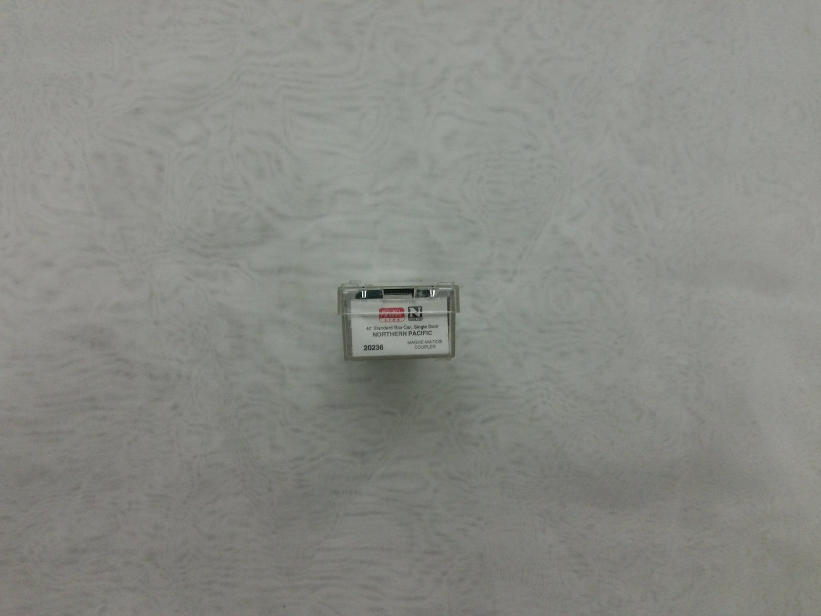 Micro Trains 20236 N Scale Box Car Northern Pacific 2