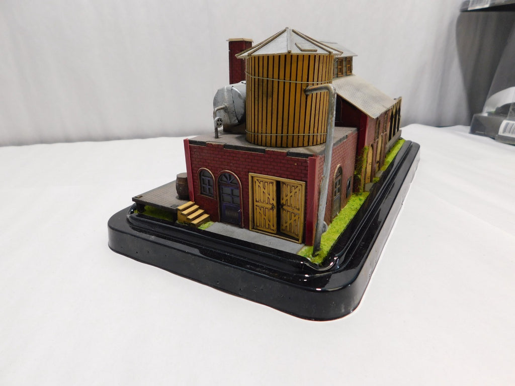 Menards Gold Line Collection 279-5003 HO Scale Herman's Sauerkraut Factory 4
