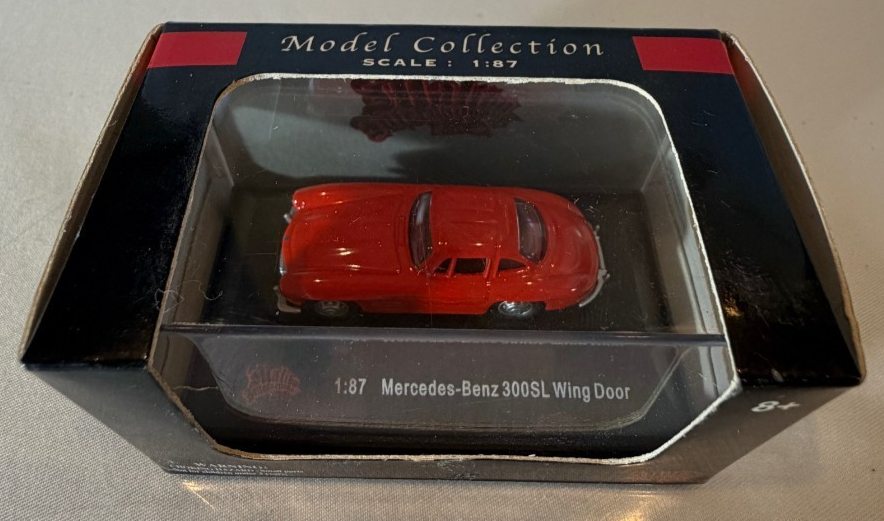 Malibu International 1:87 1954 Mercedes-Benz 300SL Cabrio Red3
