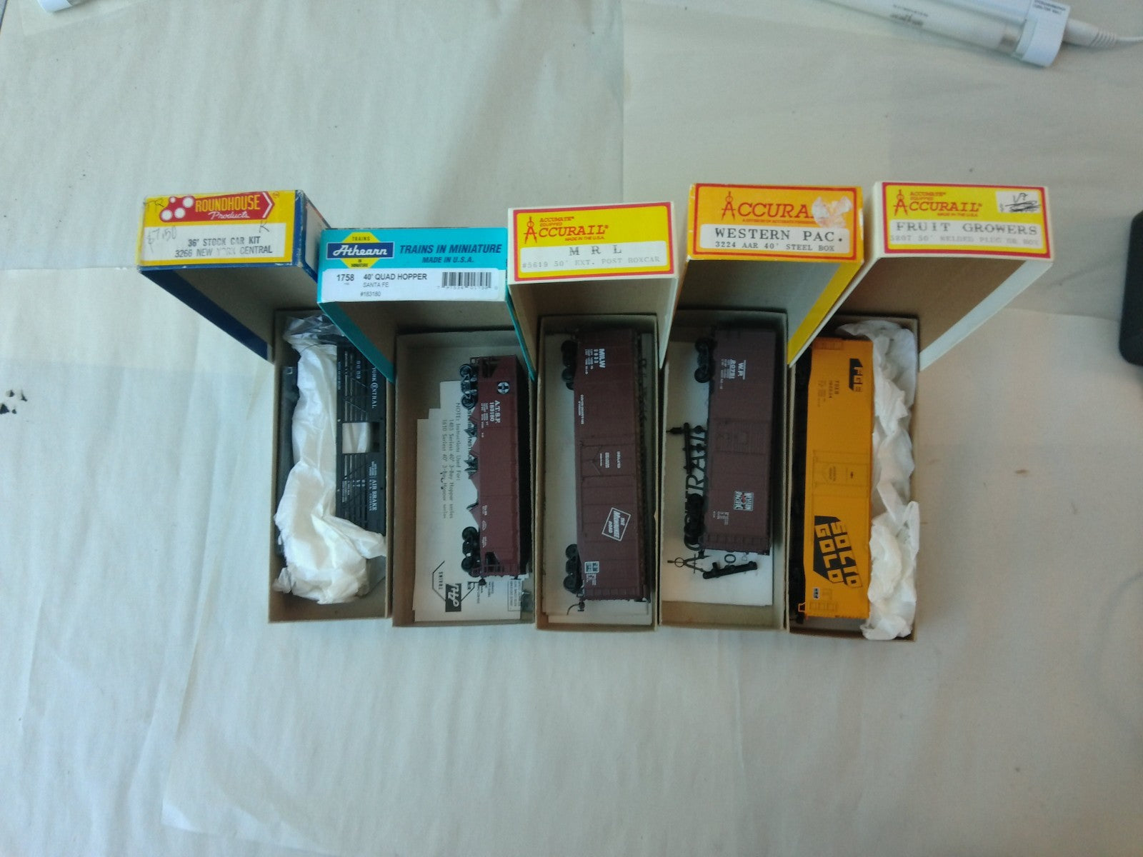 Athearn,Accurail,Roundhouse HO Scale Grab Bag #5-035 5 Pieces1