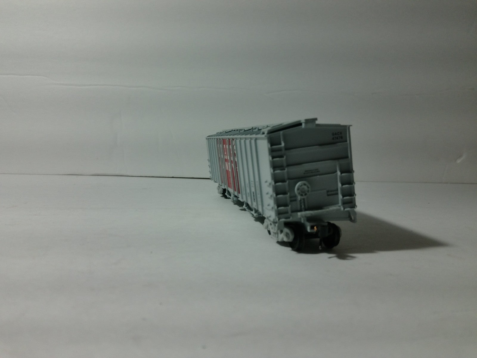 Walthers 910-7209 HO Scale 50' 2-Bay Airslide Hopper Brach's Candy GACX #474765