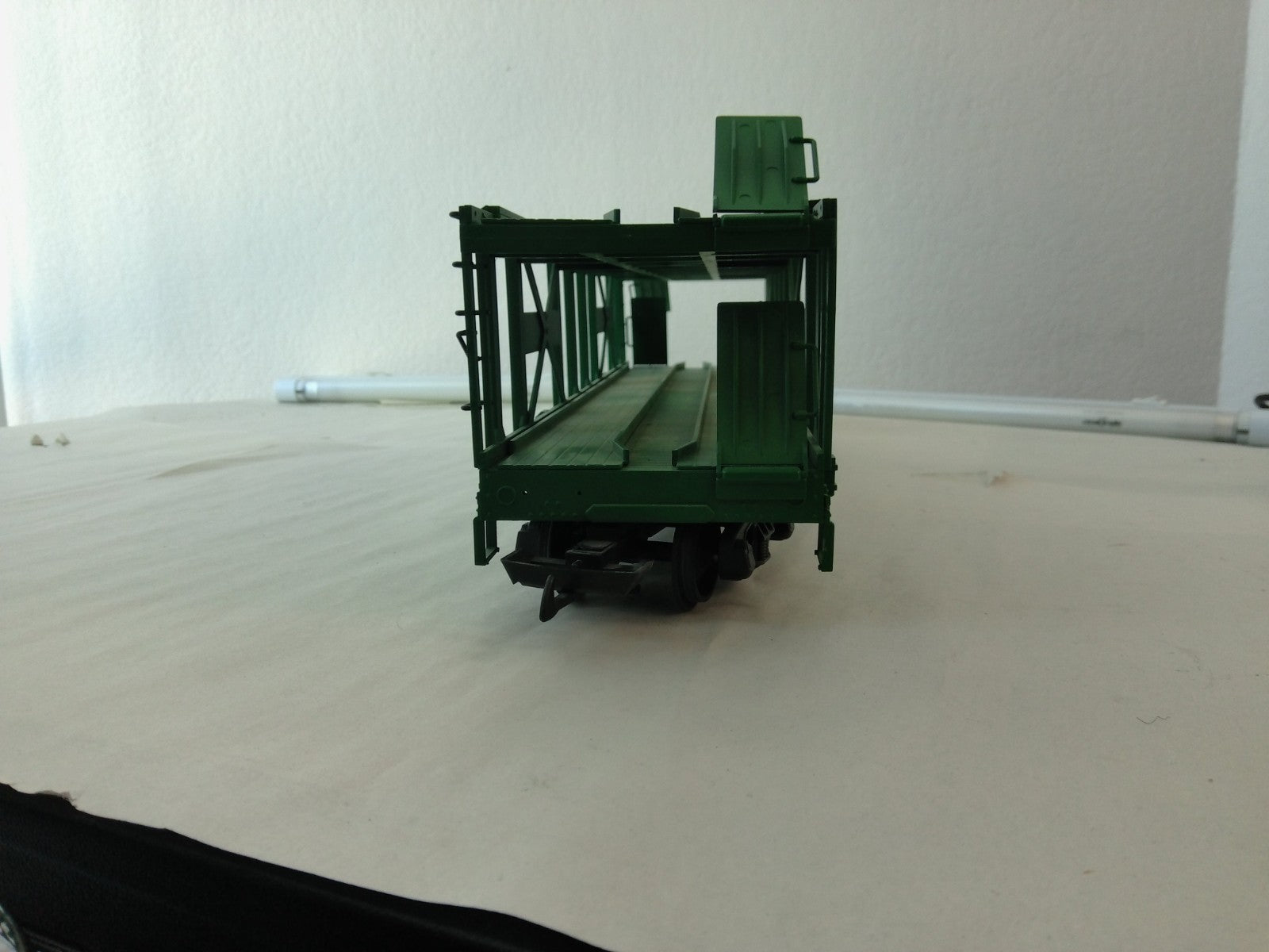 USA Trains R17231 G Scale Auto Carrier Northern Pacific4