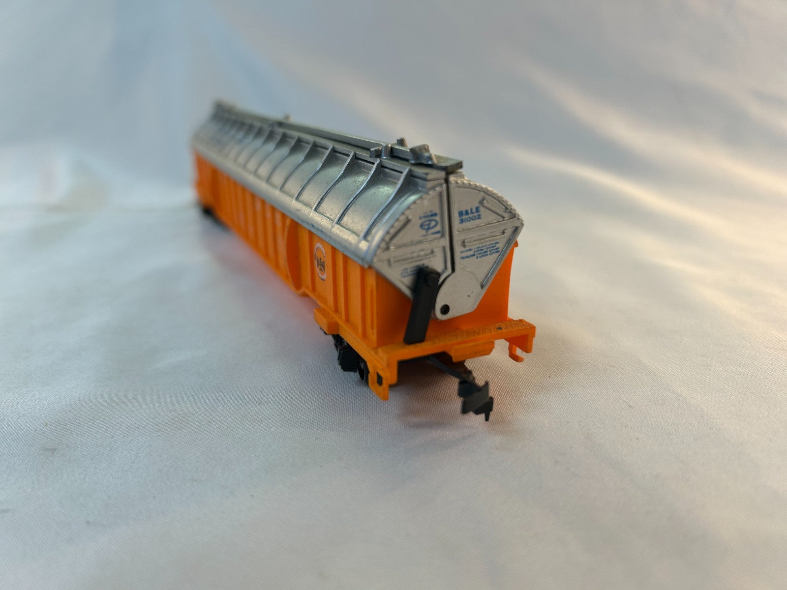 Bachmann 1224 HO Scale 57' Covered Coil Car, B&LE #31002 (No Box)2