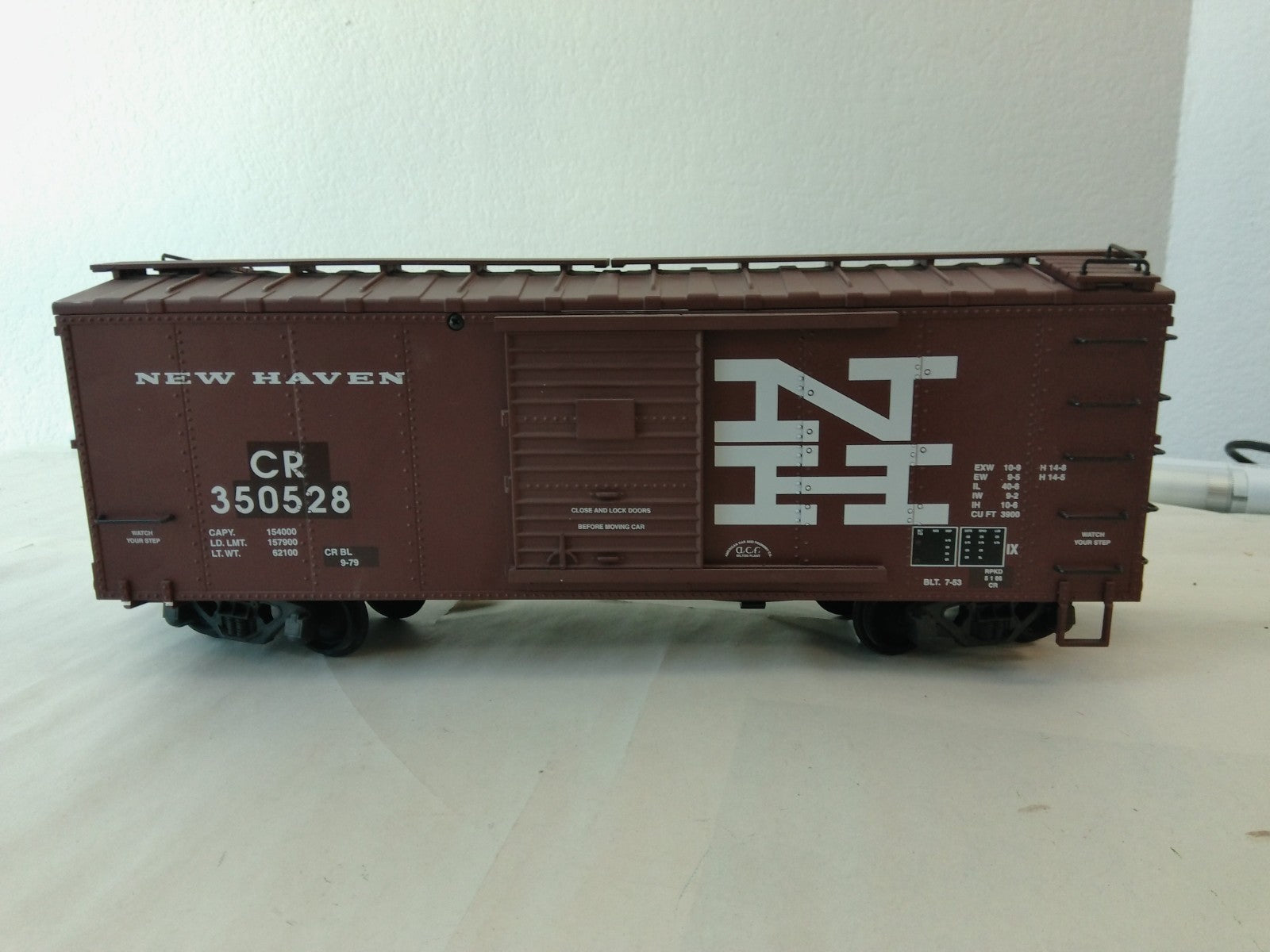 USA Trains R19090B G Scale Street Box Car CR/NH #3505280