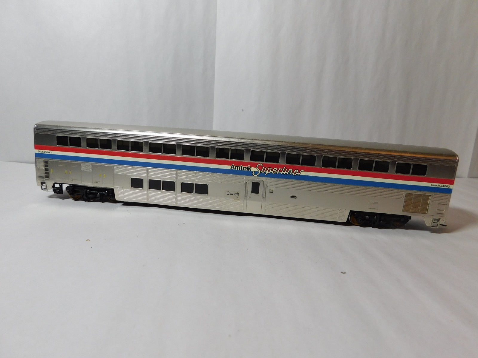 PFM Samhongsa PH III C HO Scale Amtrak Superliner, Coach #34063 BRASS0