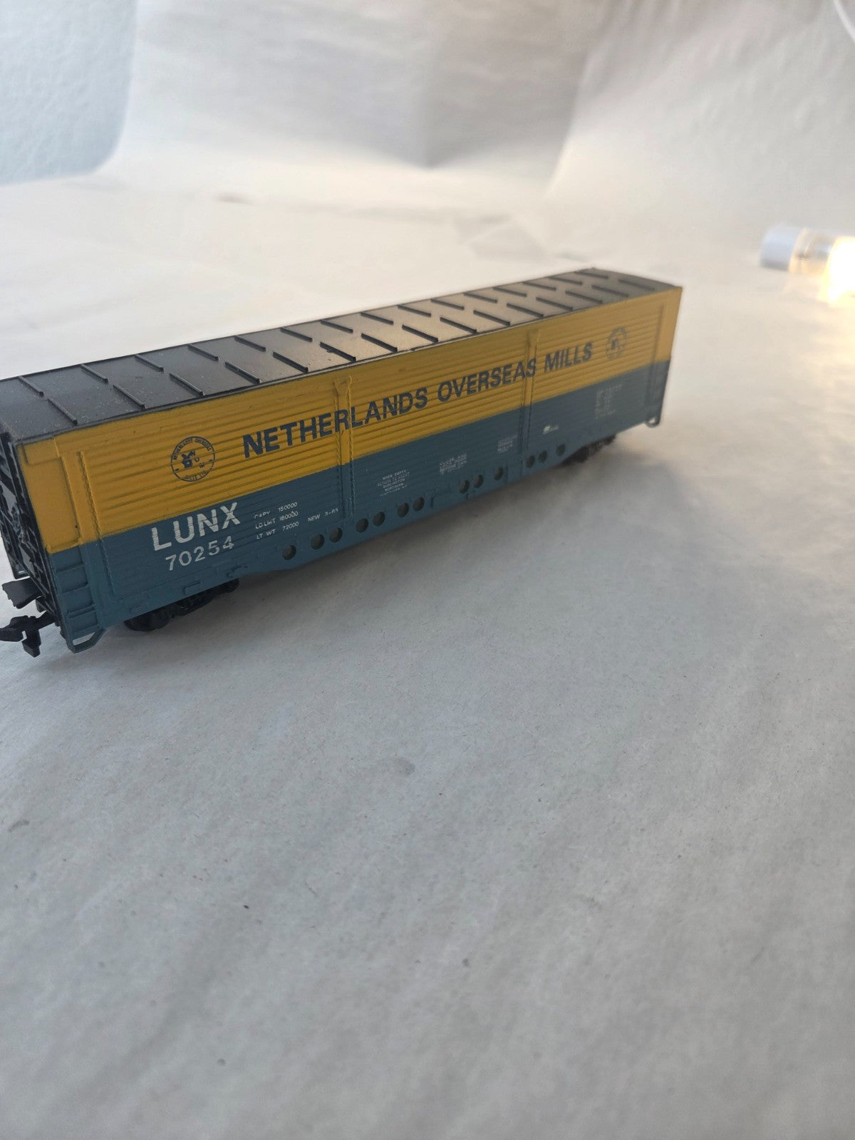 Bachmann HO Scale Netherlands Overseas Mills Box Car "LUNX 70254"2