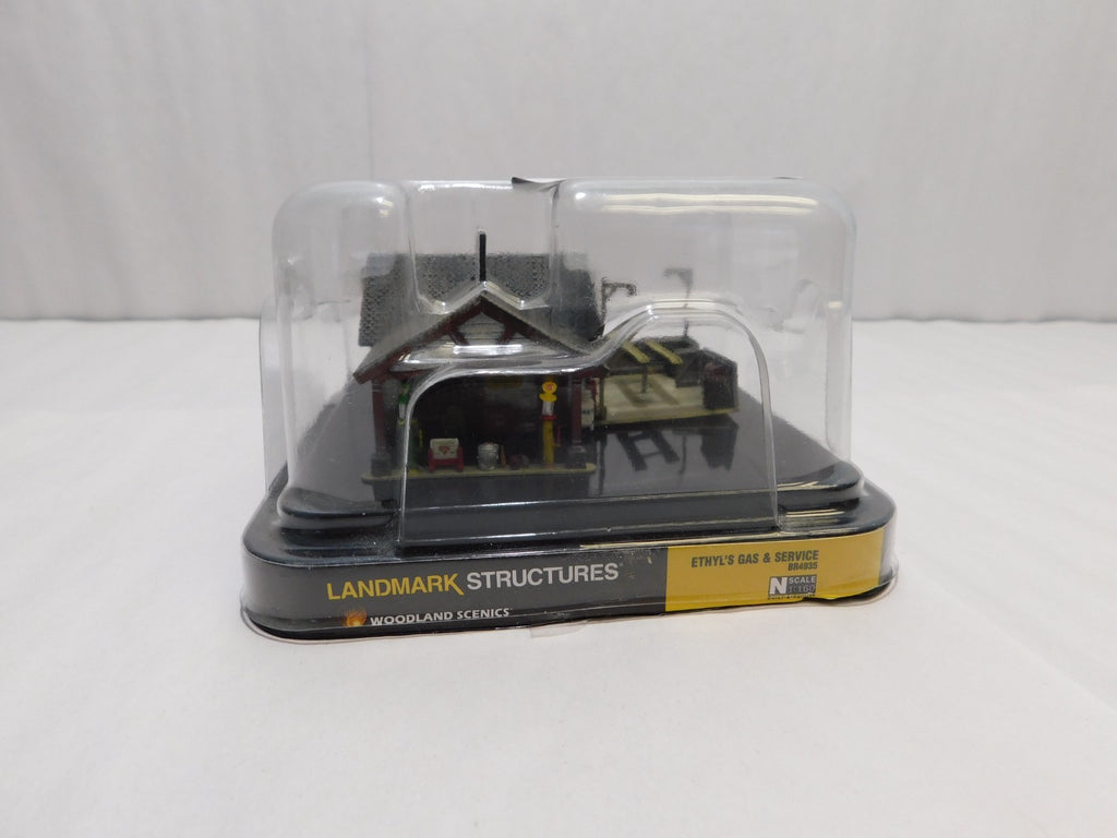 Woodland Scenics BR4935 N Scale Structure, Ethyl's Gas & Service1