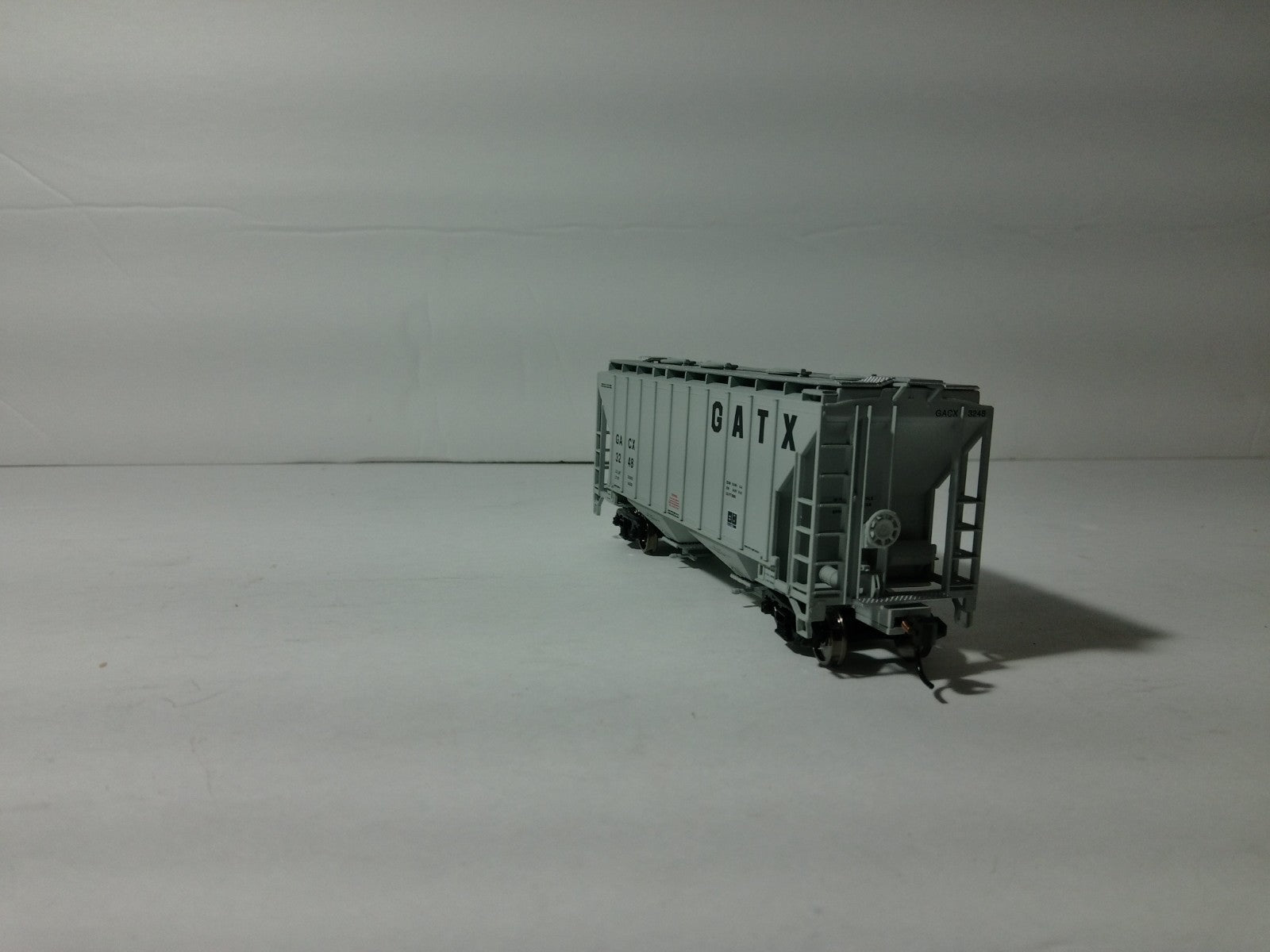 Walthers 932-5385 HO Scale Cement Covered Hopper GATX #32486